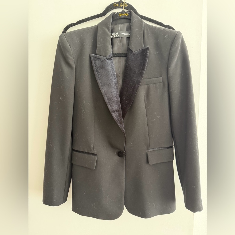 Zara Black Tuxedo Blazer w Black Velvet Collar- Single Button